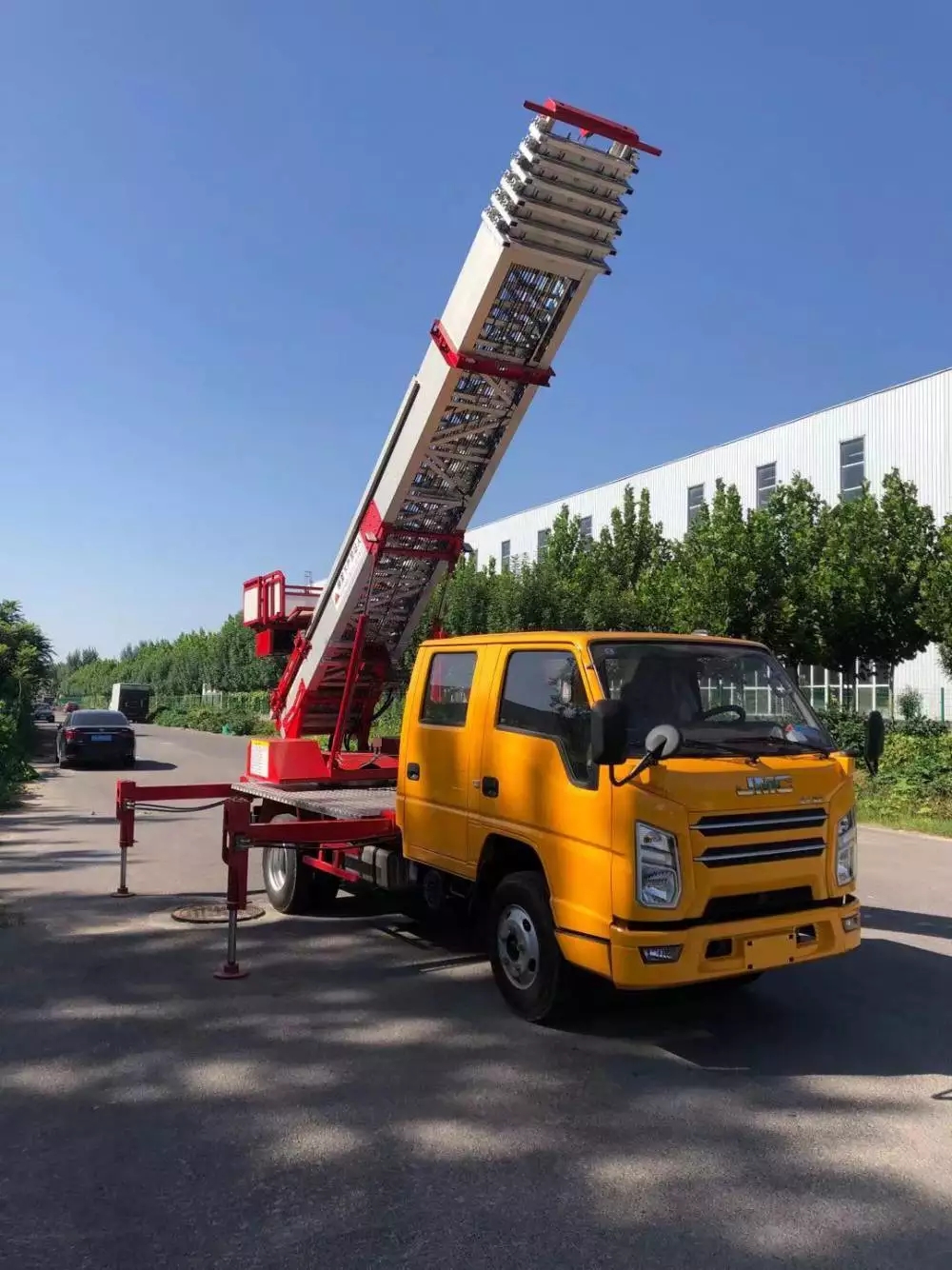 泗水附近的云梯车出租服务：轻松解决高空作业需求