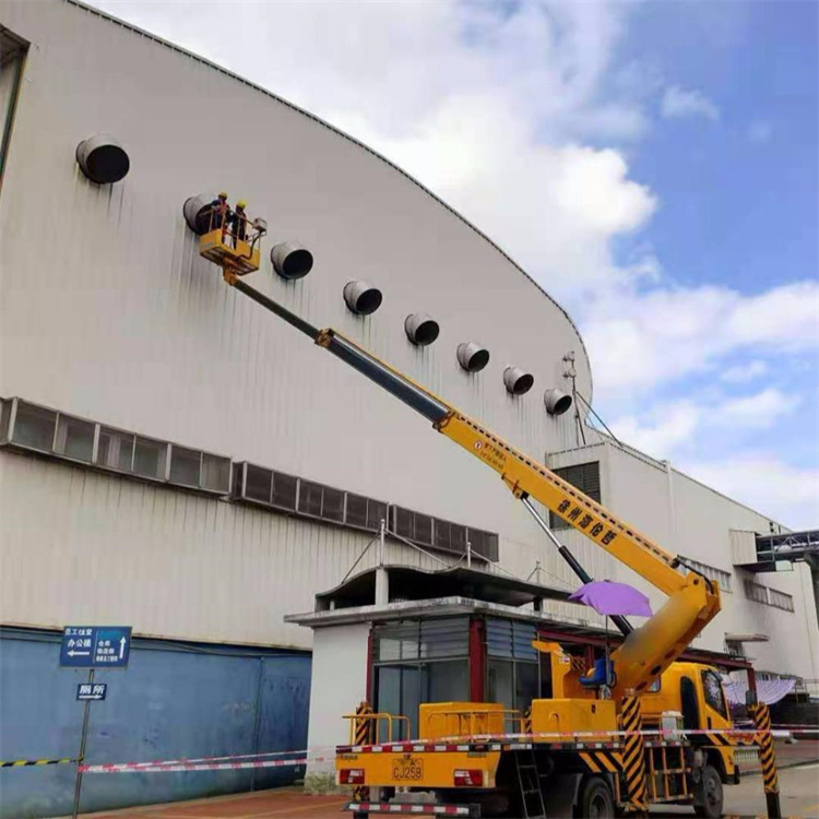 泗水高空作业车出租服务：专业广告牌安装解决方案